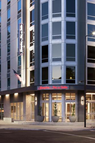 hampton inn and suites phoenix downtown