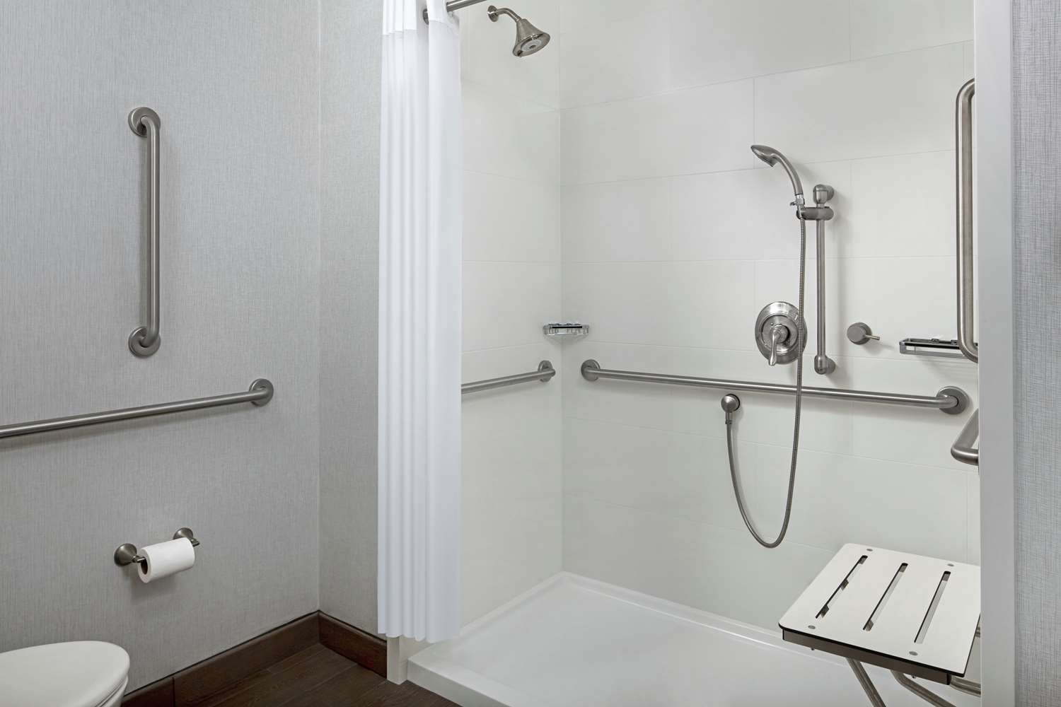 hampton inn and suites teaneck glenpointe