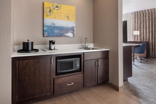 hampton inn and suites teaneck glenpointe