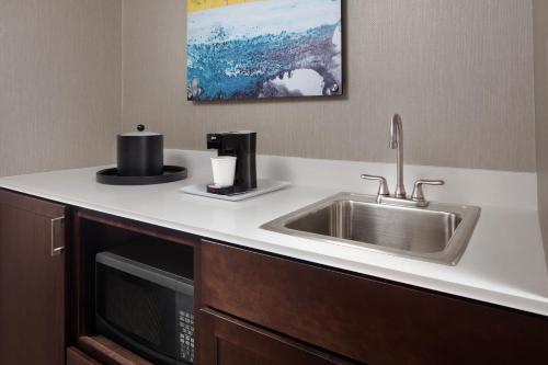 hampton inn and suites teaneck glenpointe