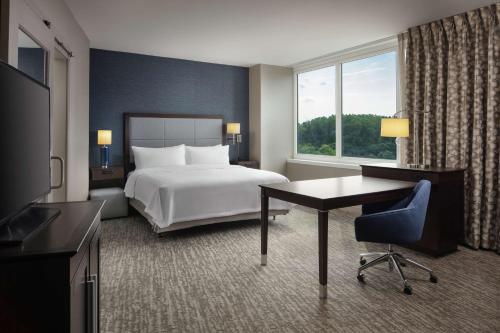 hampton inn and suites teaneck glenpointe