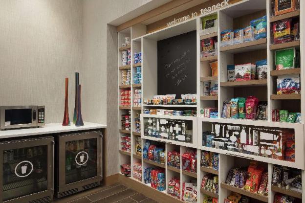 hampton inn and suites teaneck glenpointe