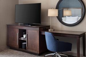 hampton inn and suites teaneck glenpointe