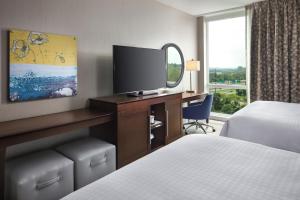 hampton inn and suites teaneck glenpointe