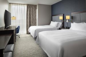 hampton inn and suites teaneck glenpointe
