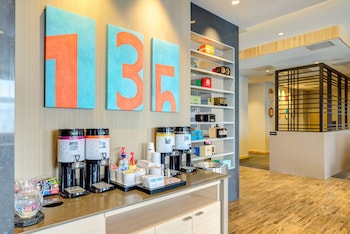 hampton inn and suites boston waltham