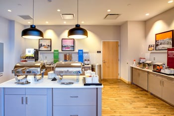 hampton inn and suites boston waltham