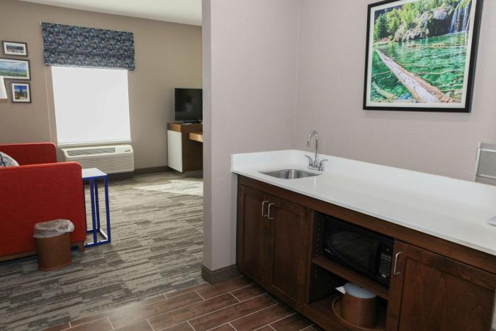 hampton inn and suites lafayette medical center co