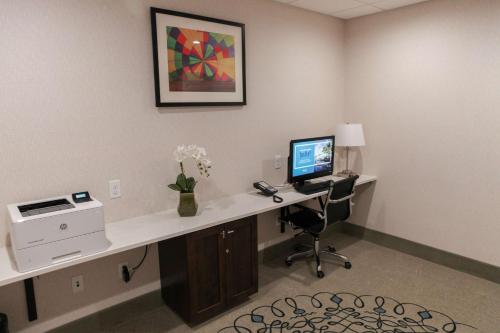 hampton inn and suites lafayette medical center co