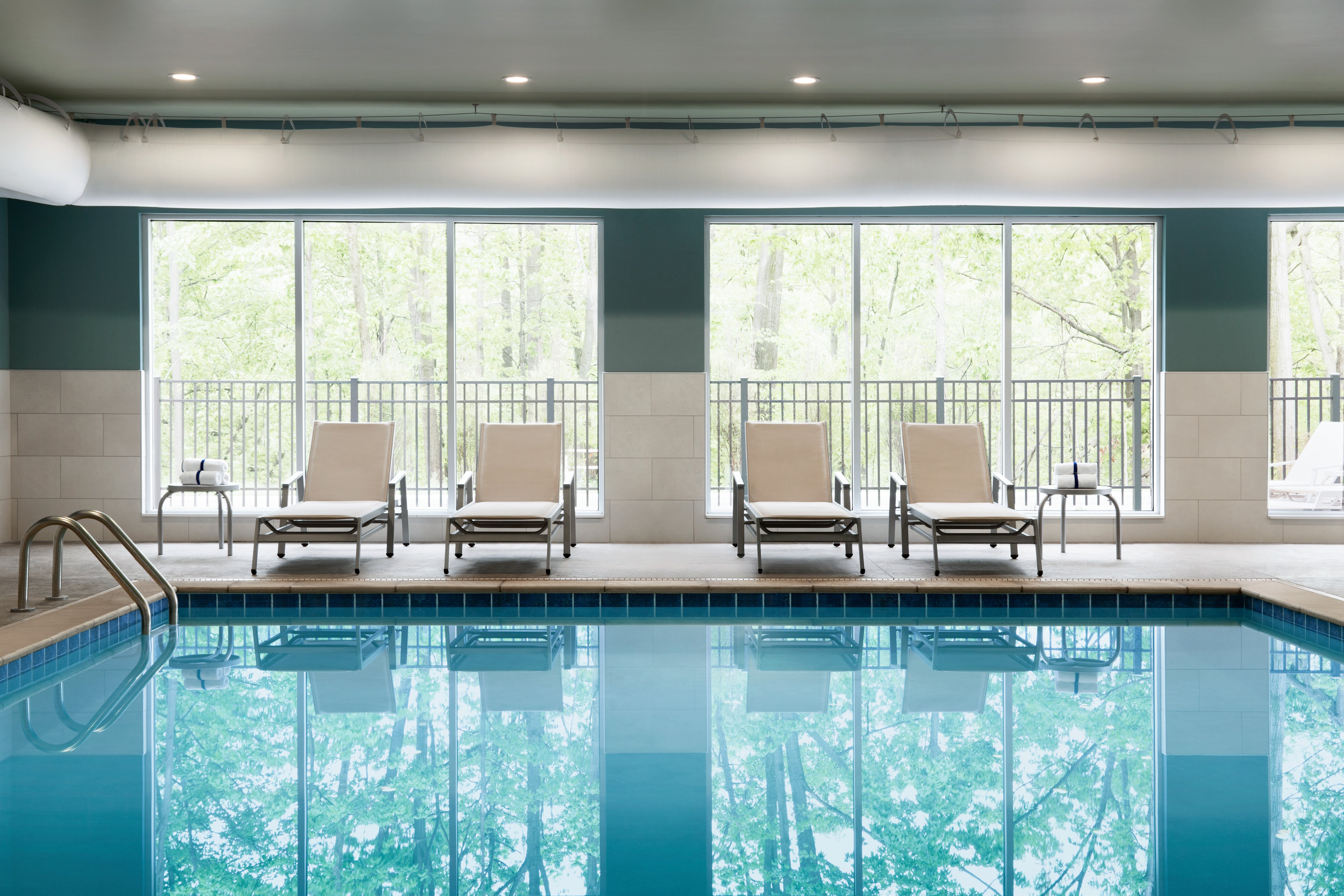 holiday inn express calhoun south by ihg