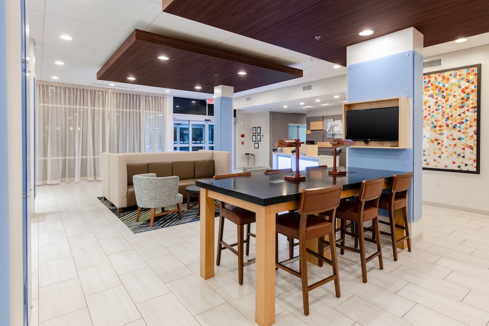 holiday inn express calhoun south by ihg