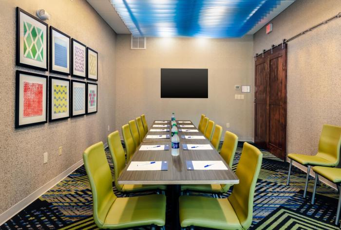 holiday inn express calhoun south by ihg