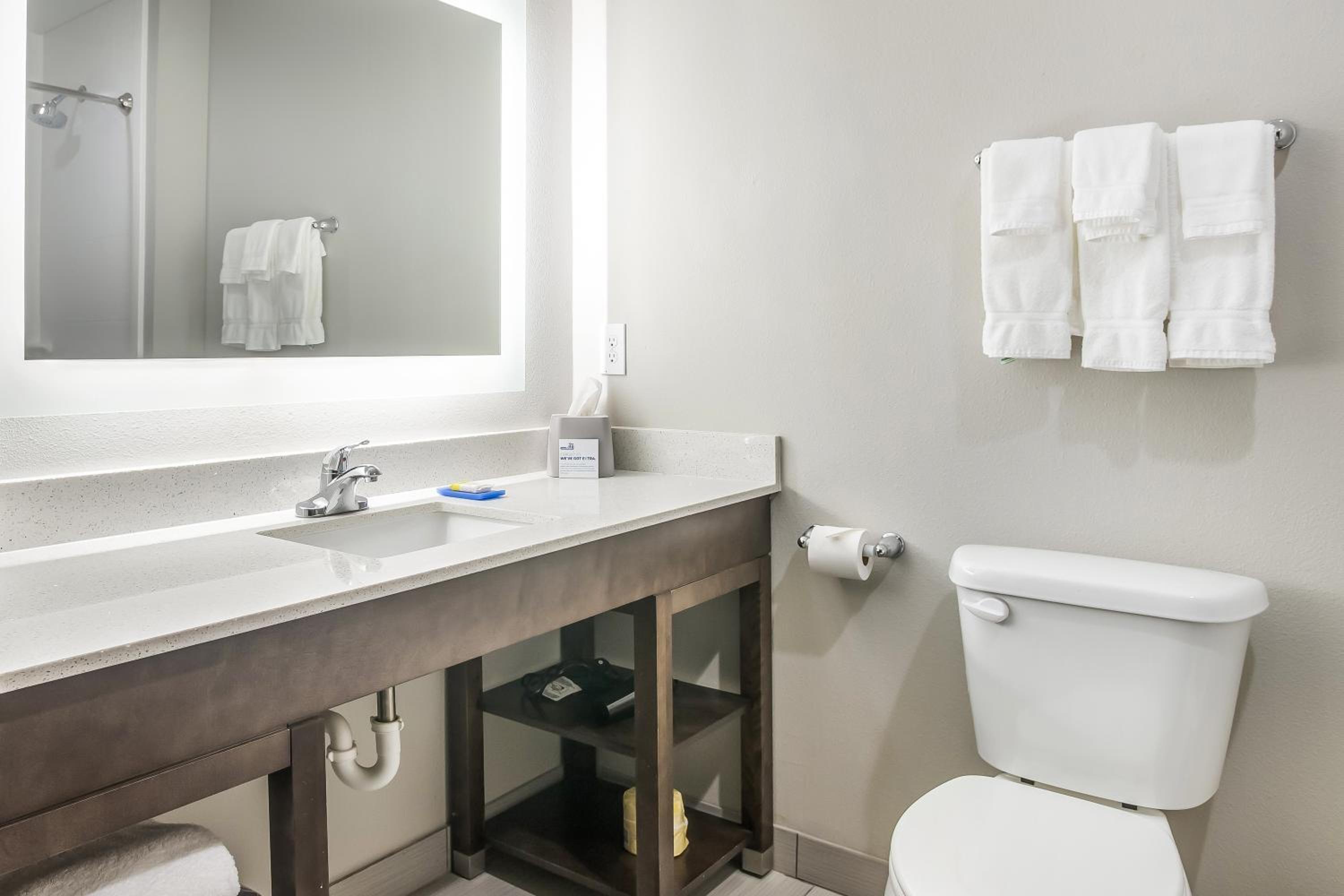 holiday inn express and suites east tulsa catoosa