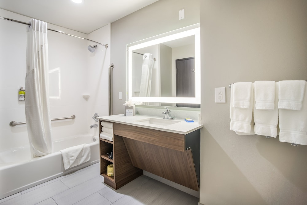 holiday inn express and suites east tulsa catoosa