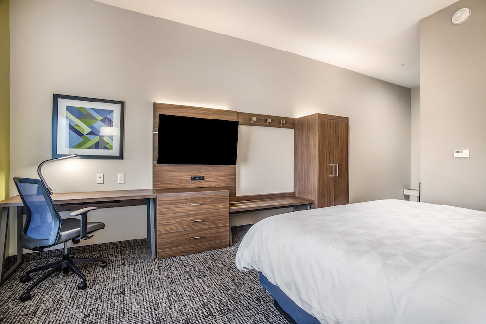 holiday inn express and suites east tulsa catoosa
