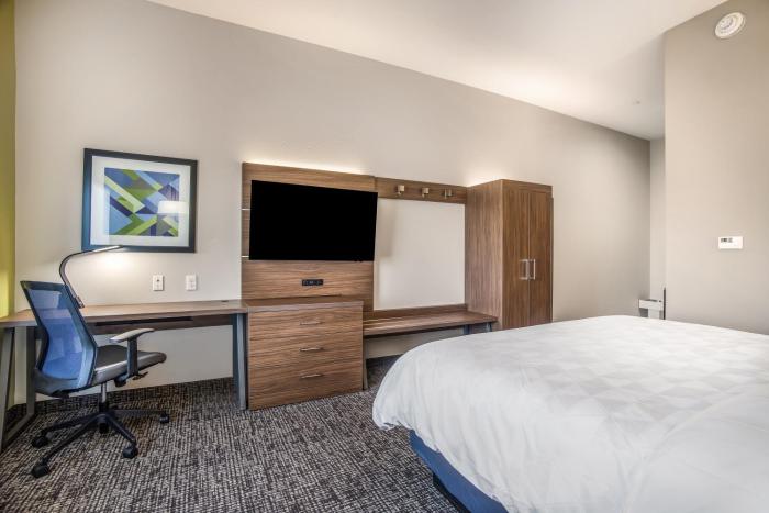 holiday inn express and suites east tulsa catoosa