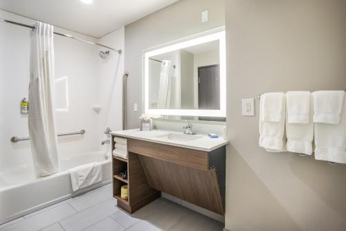 holiday inn express and suites east tulsa catoosa