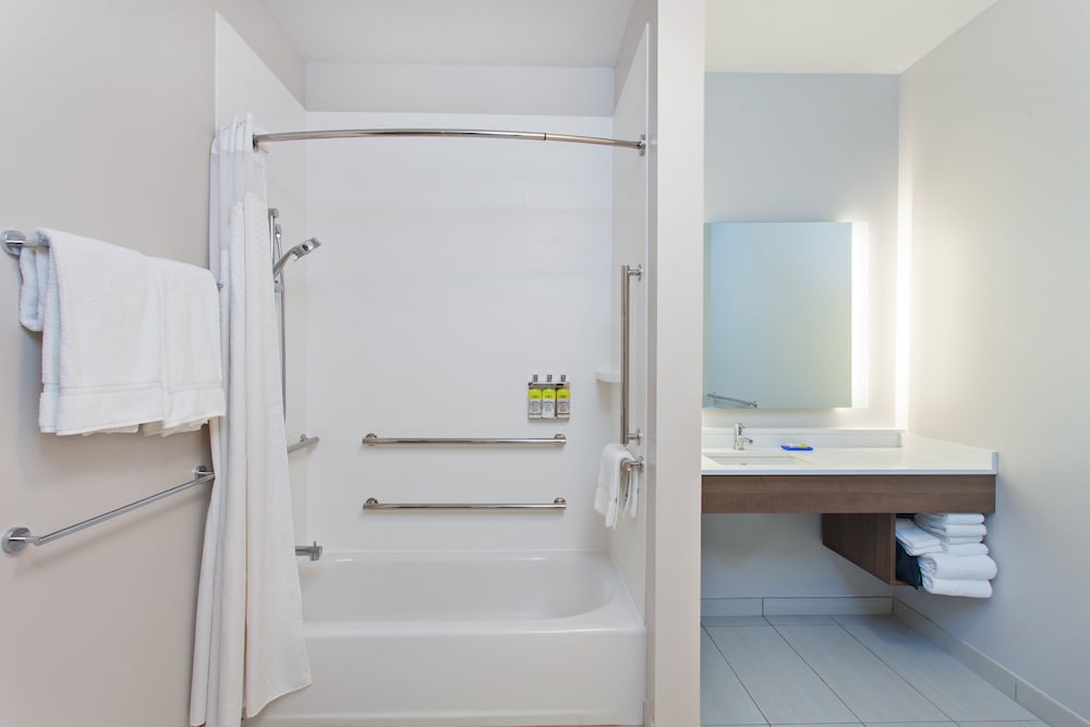 holiday inn express and suites moses lake by ihg