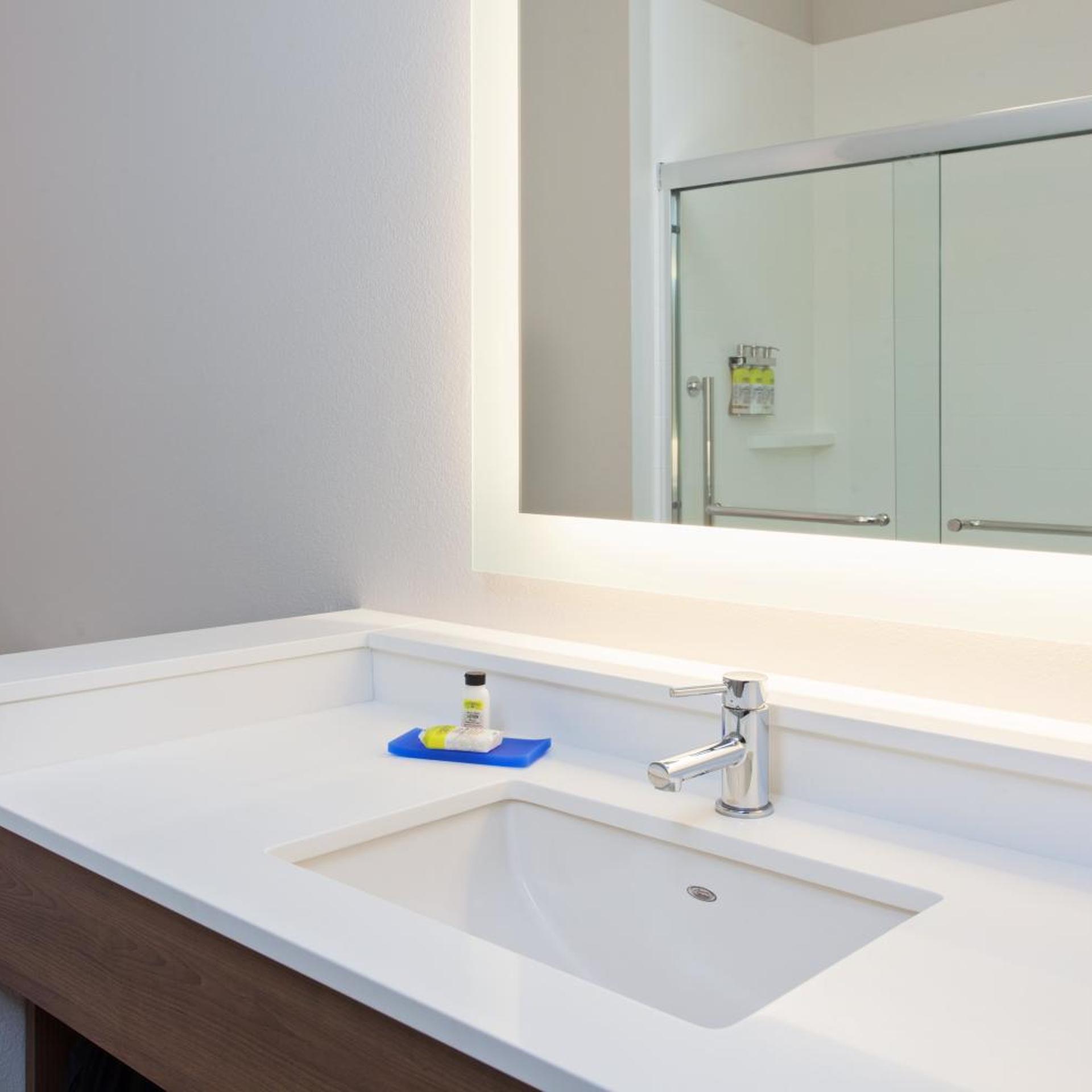holiday inn express and suites moses lake by ihg