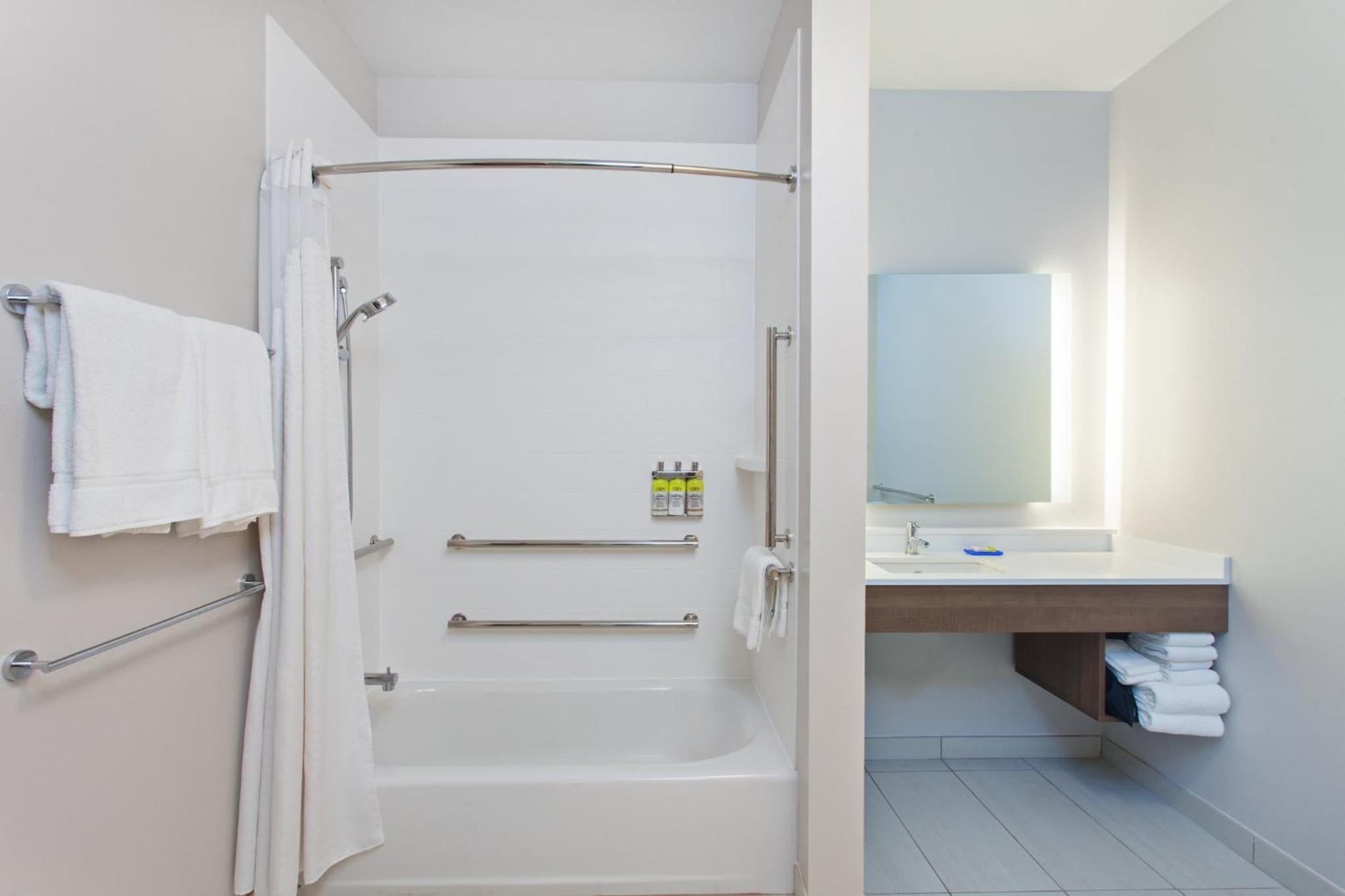 holiday inn express and suites moses lake by ihg
