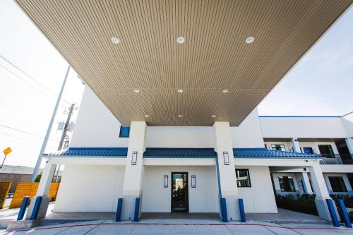 palace inn blue us 59 and gessner