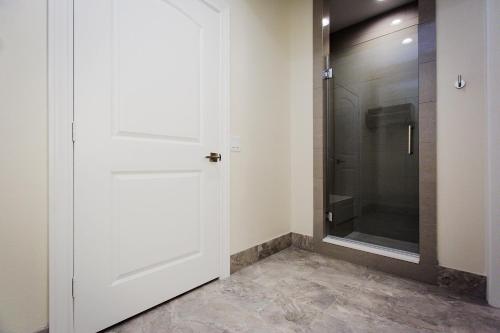 palace inn blue us 59 and gessner