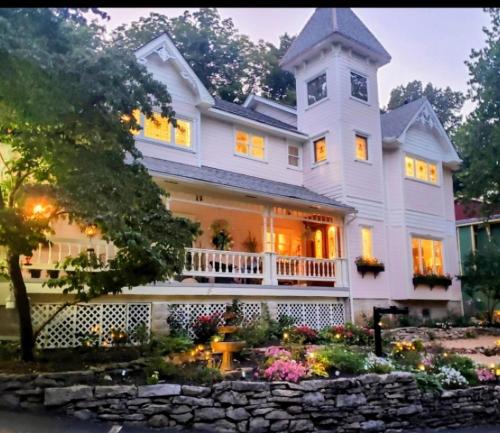 Inn At Rose Hall,Eureka Springs Historic>>Eureka Springs,3 star