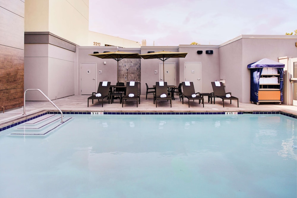 hampton inn and suites irvine orange county airport