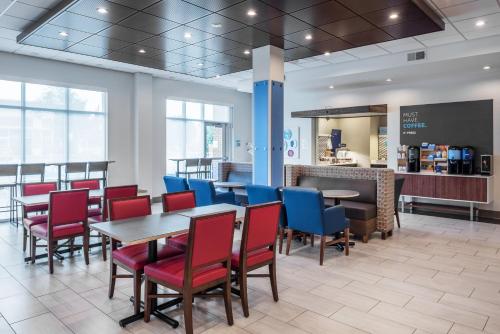 holiday inn express and suites st louis chesterfield by ihg