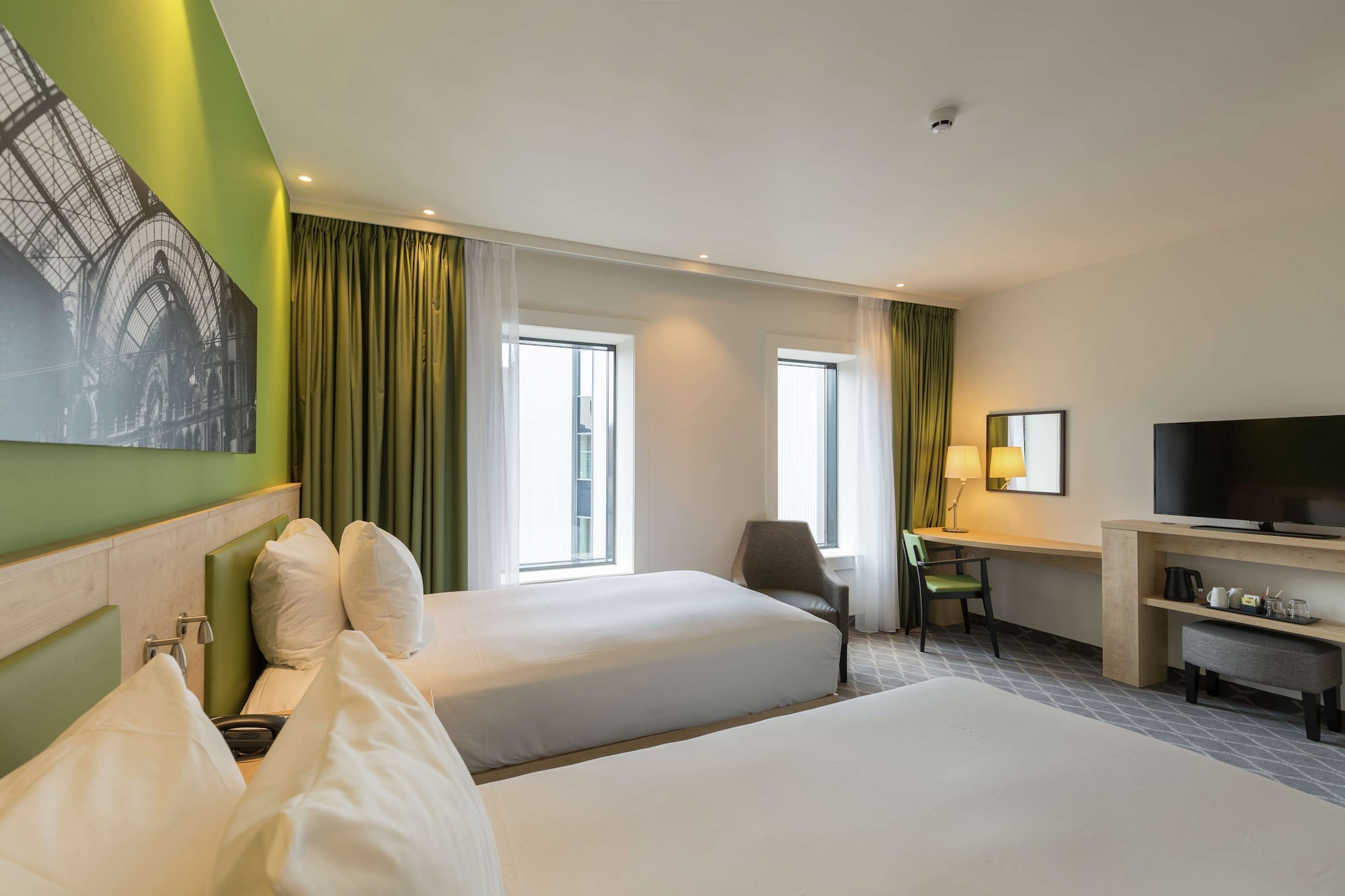 hampton by hilton antwerp central station