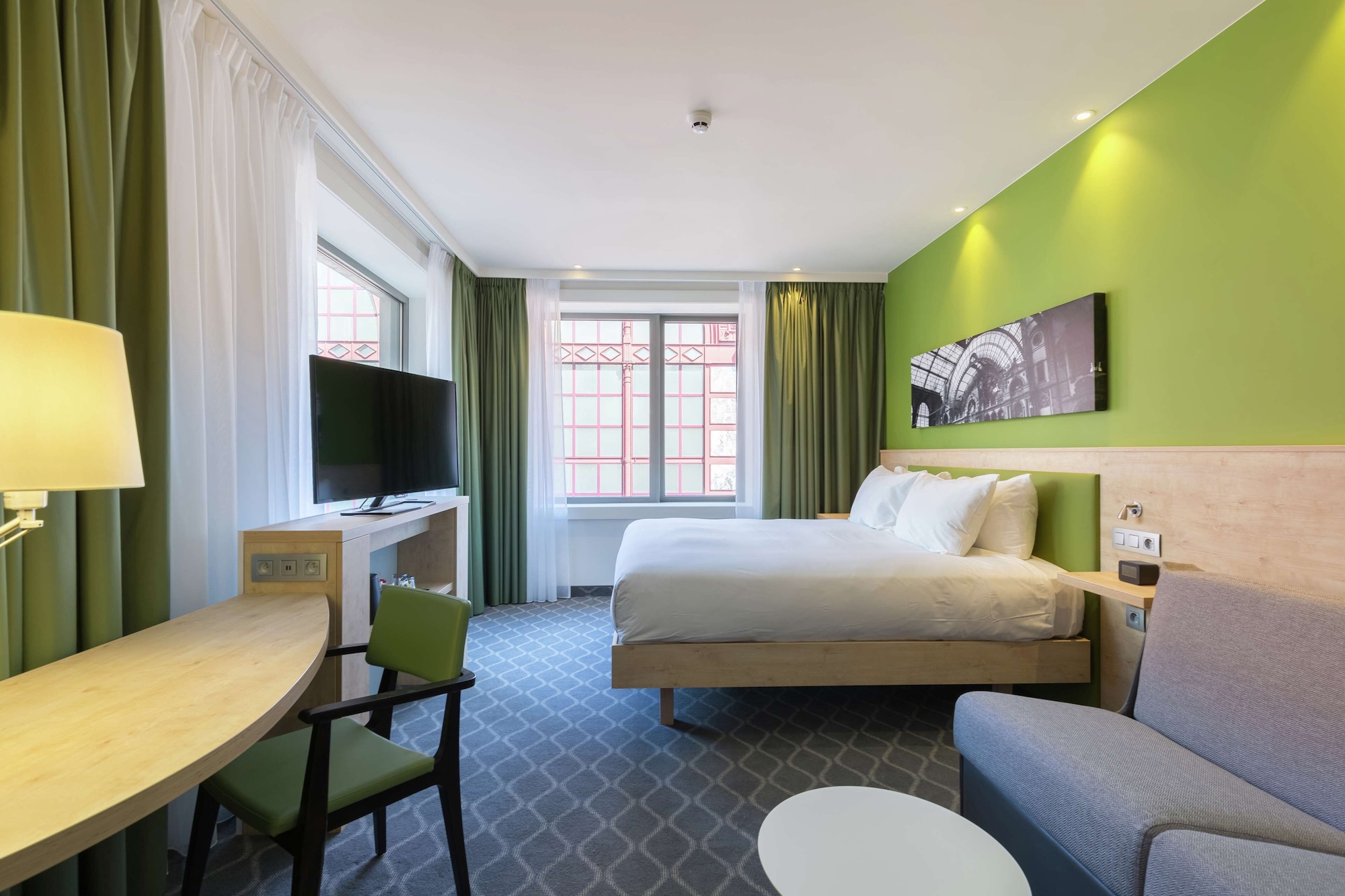 hampton by hilton antwerp central station