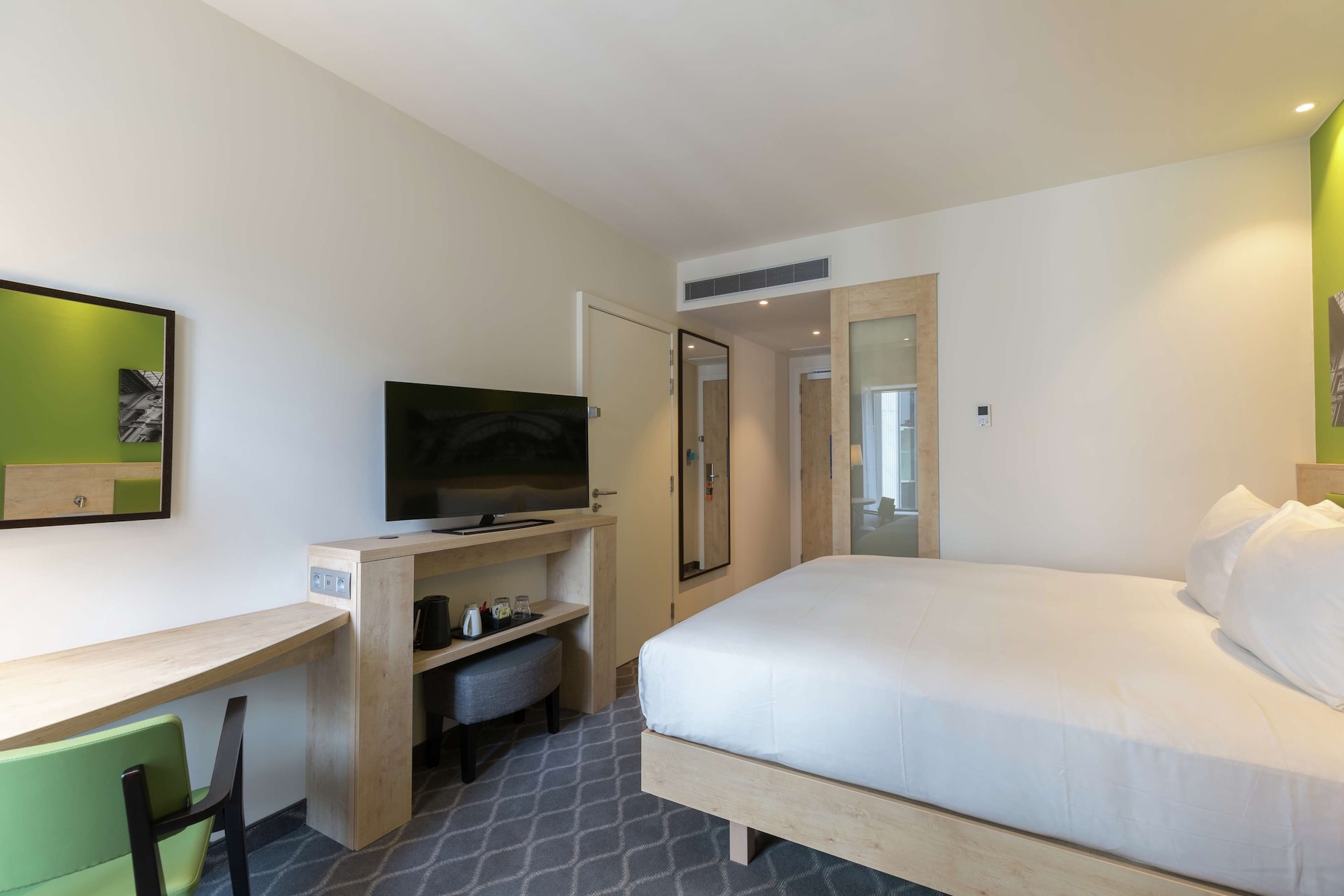 hampton by hilton antwerp central station