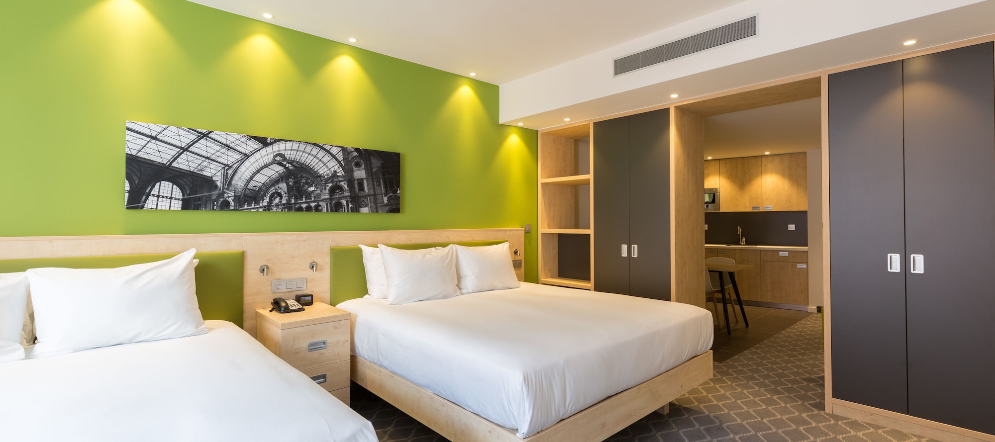 hampton by hilton antwerp central station
