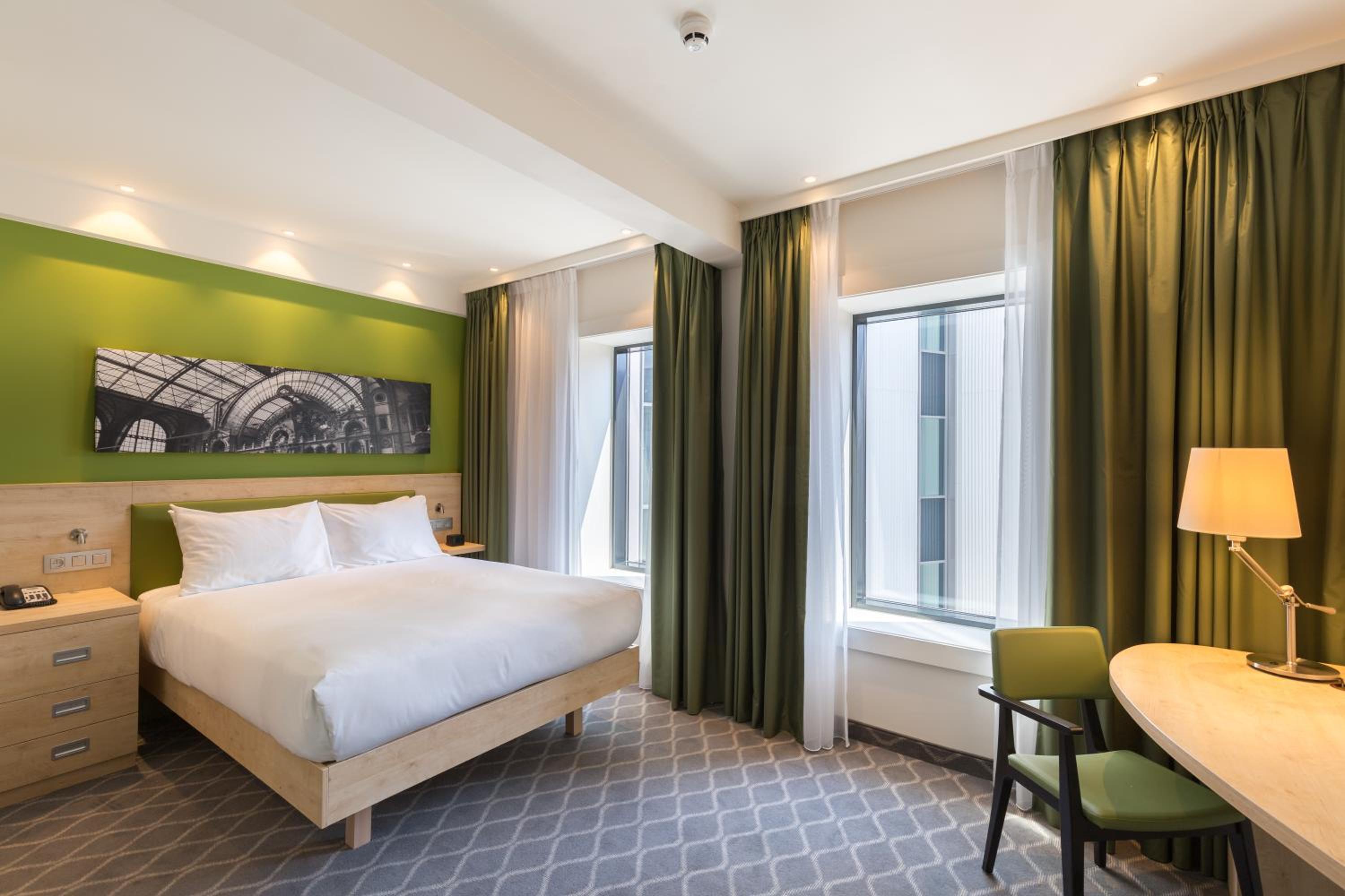 hampton by hilton antwerp central station