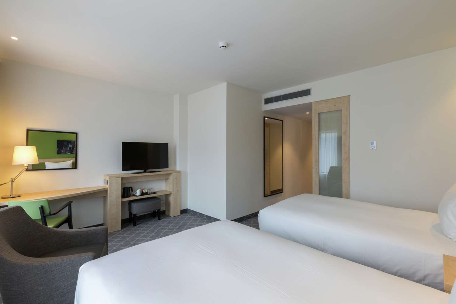 hampton by hilton antwerp central station