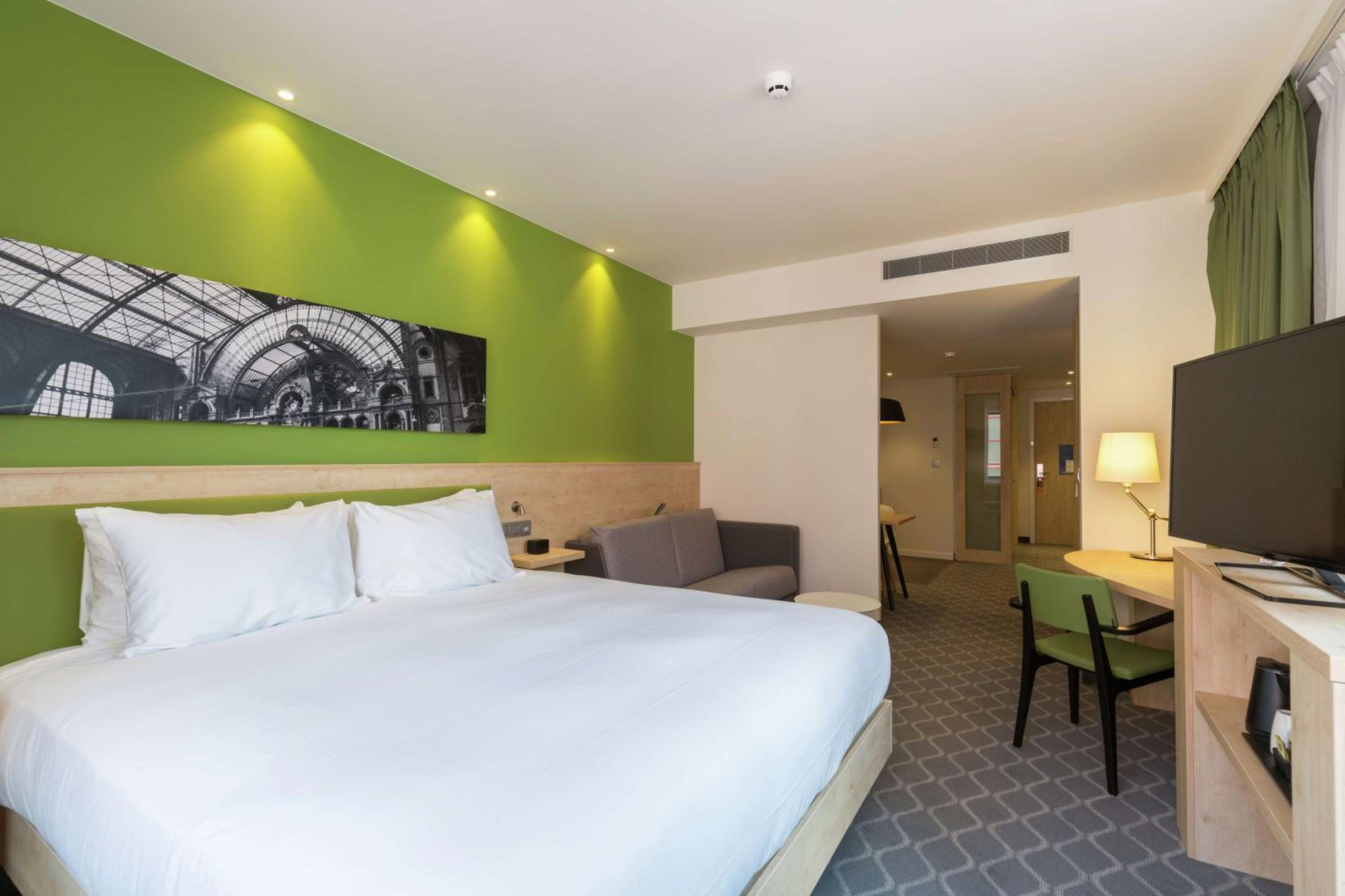 hampton by hilton antwerp central station