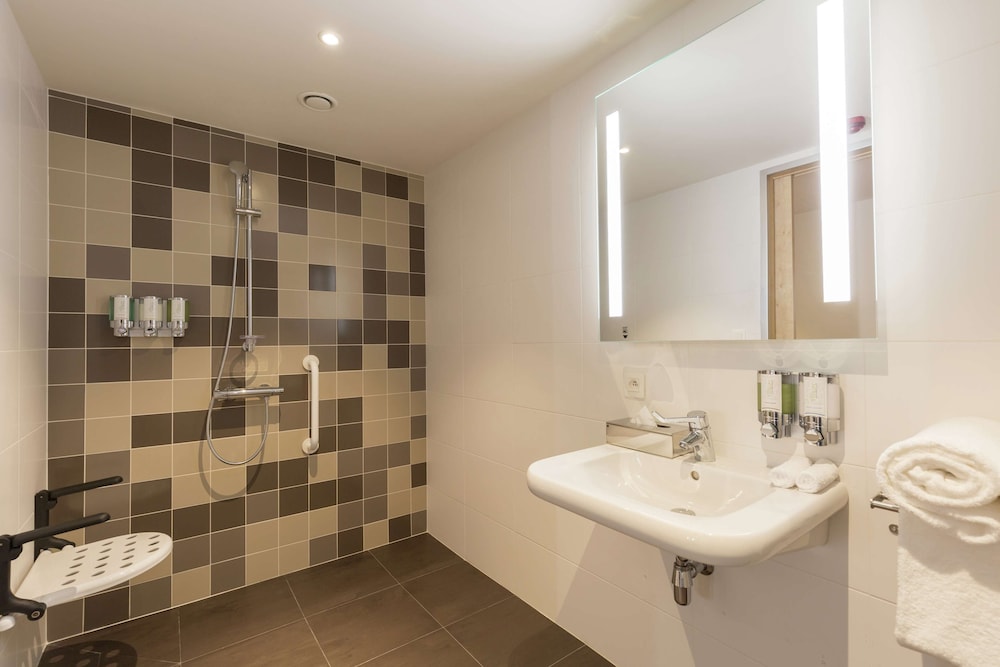 hampton by hilton antwerp central station