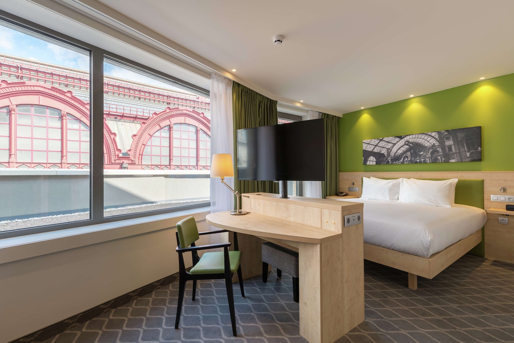 hampton by hilton antwerp central station