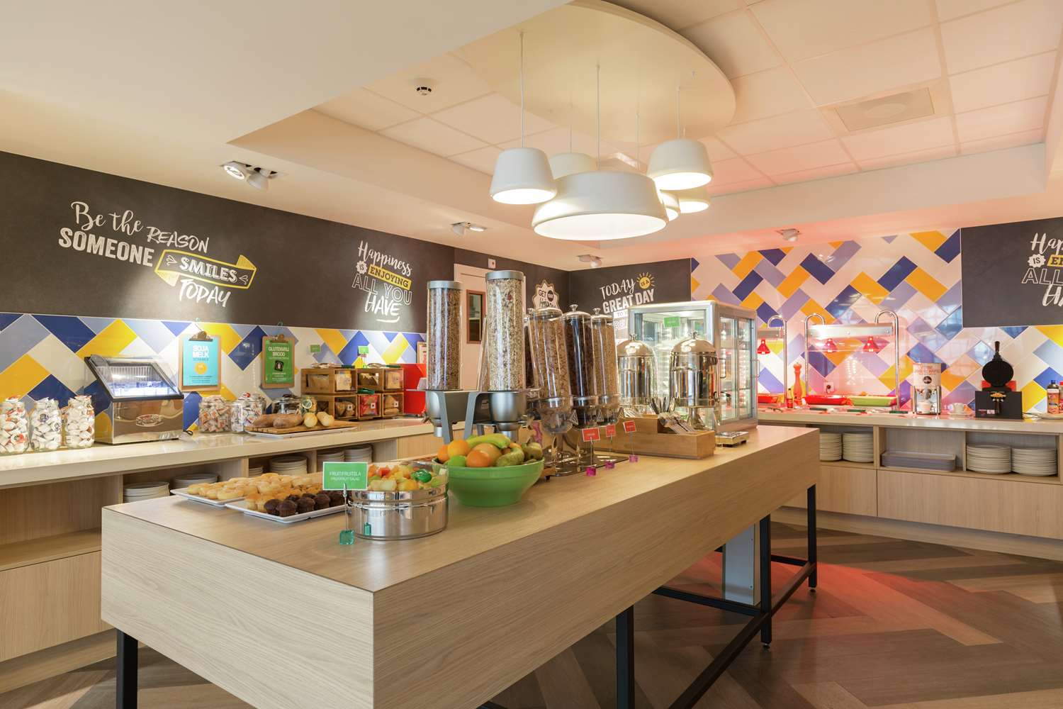 hampton by hilton antwerp central station