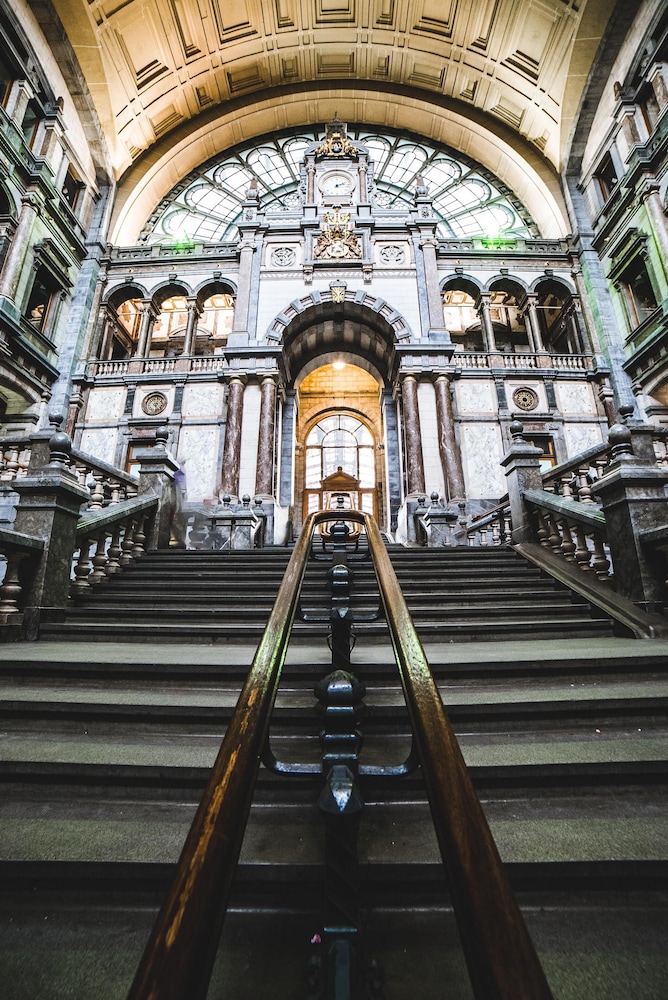 hampton by hilton antwerp central station