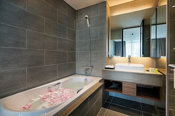 avora hotel