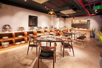 avora hotel