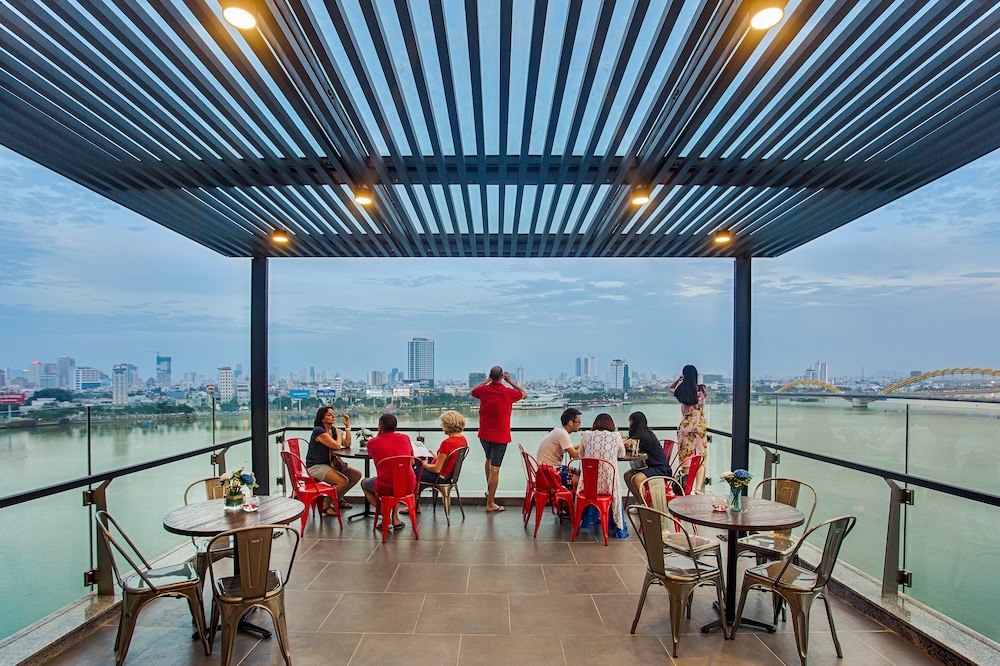 avora hotel