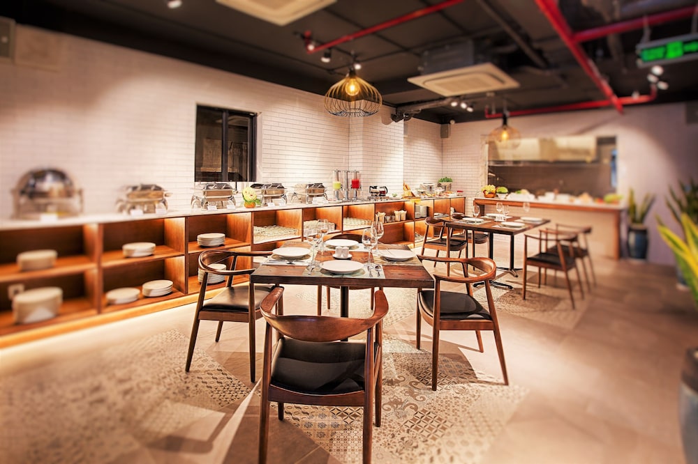 avora hotel