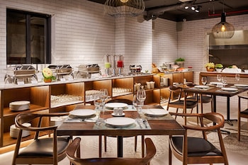 avora hotel