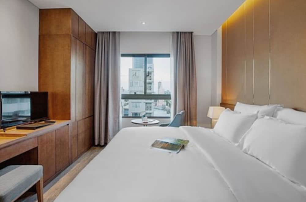 avora hotel