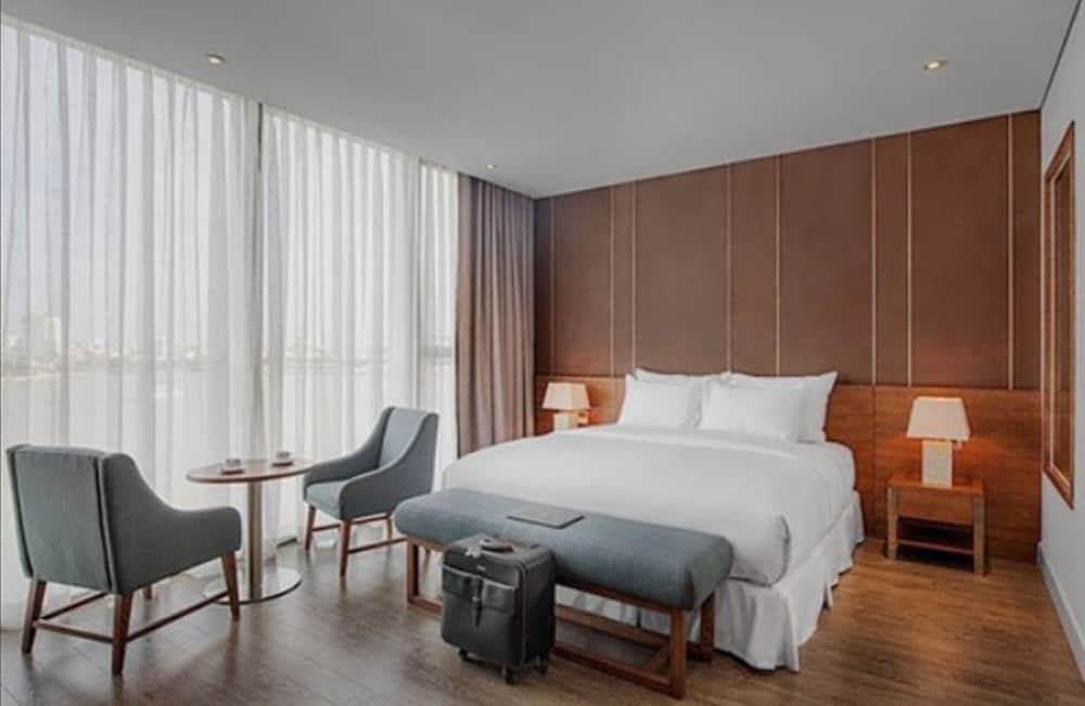 avora hotel