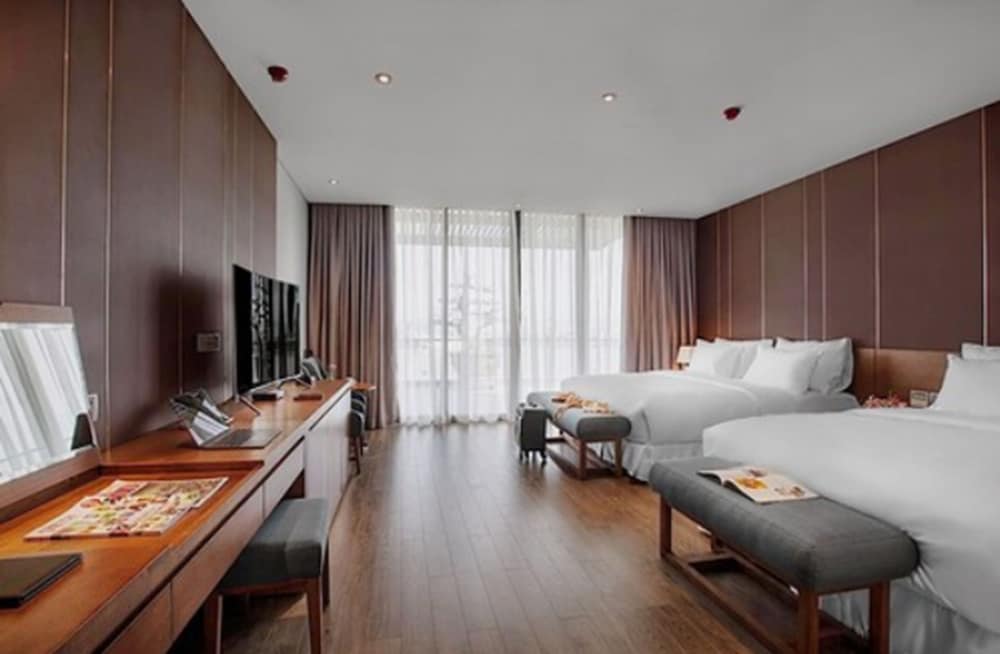 avora hotel