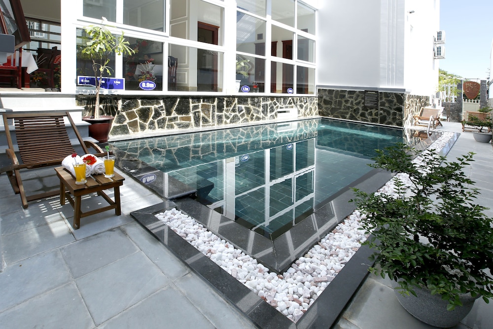 iris villa hoi an