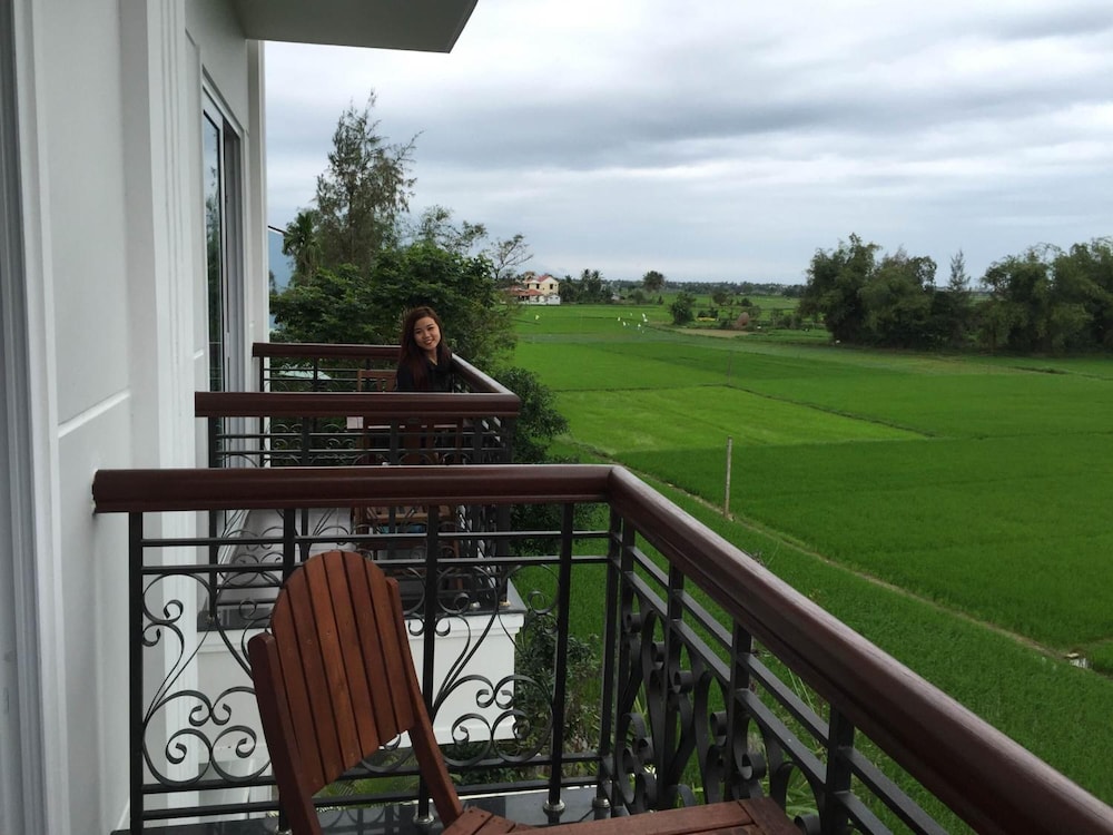 iris villa hoi an